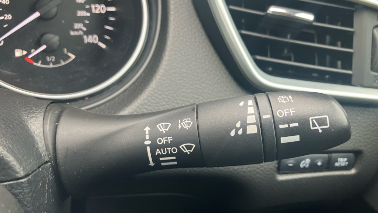 Nissan Qashqai 1.3 DiG-T N-Connecta 5dr Petrol Hatchback